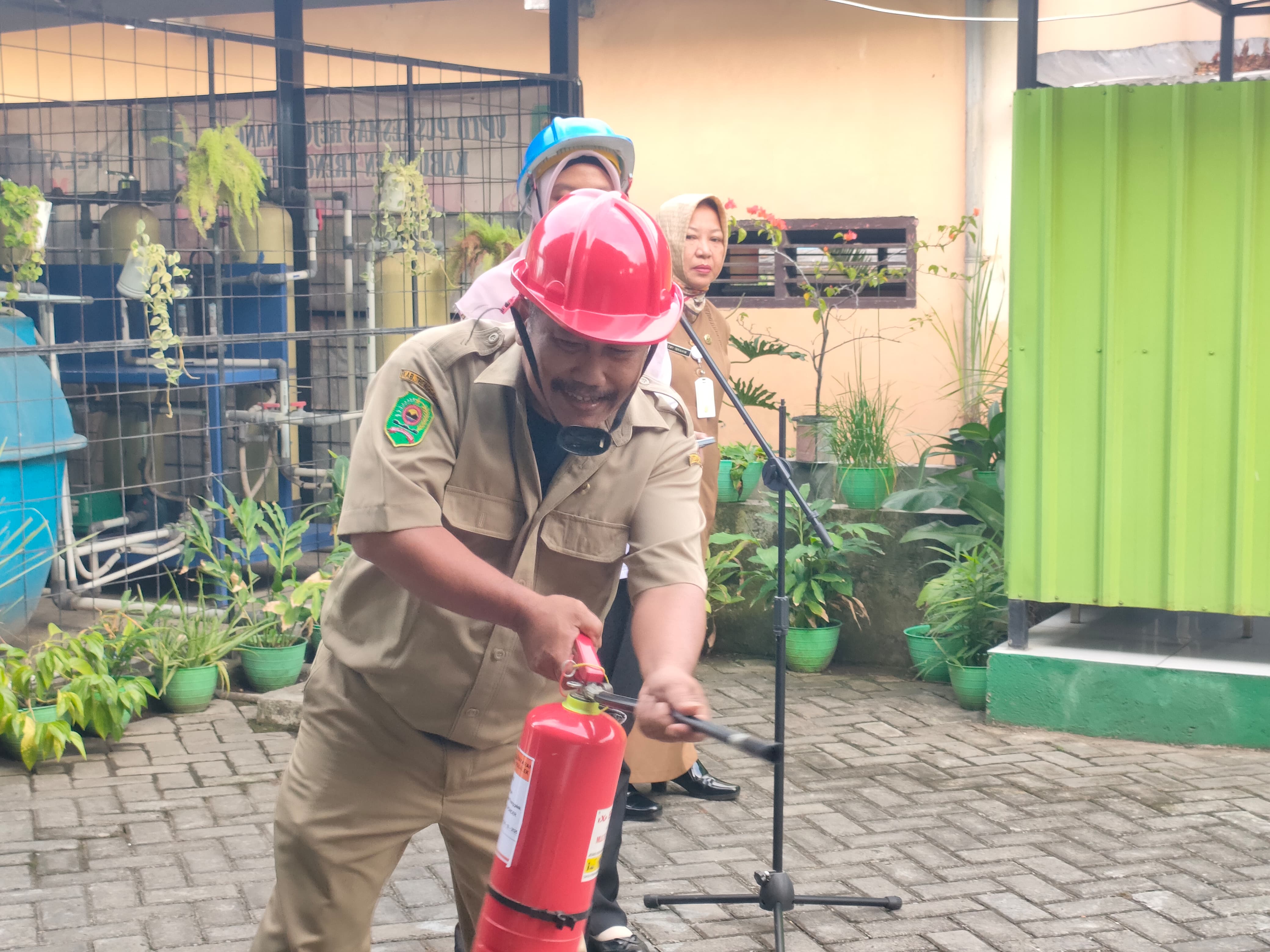 KEGIATAN SOSIALISASI PENGGUNAAN APAR